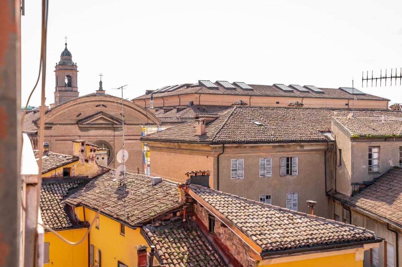 Dalla Bruna - Above The Roofs Of The Centre Modena Luaran gambar